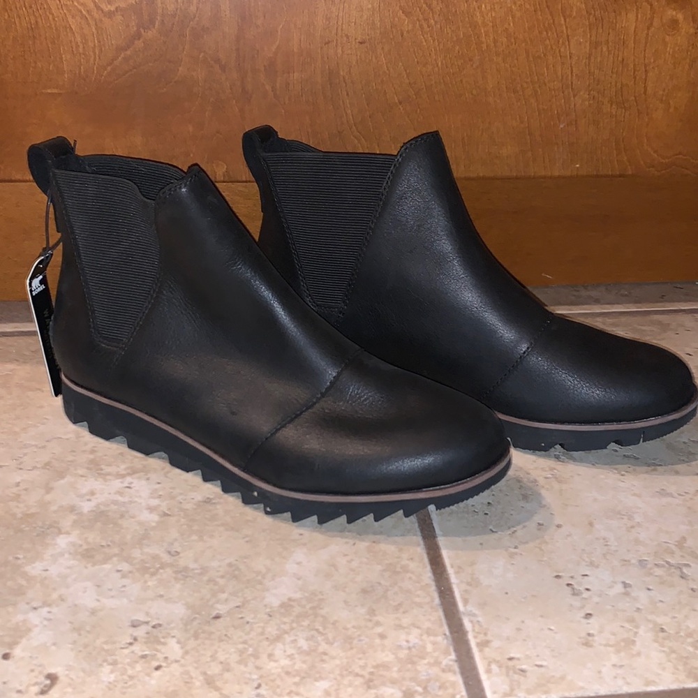 NWT - Sorel women’s Harlow Chelsea Bootie - 8